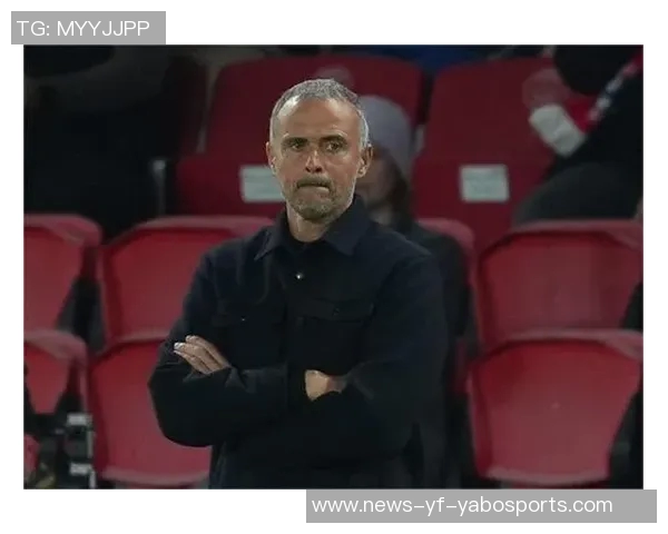 恩里克坚定支持舍瓦利耶:球从后卫双腿间飞过我们对他的表现充满信心 恩里克坚定支持舍瓦利耶:球从后卫双腿间飞过我们对他的表现充满信心